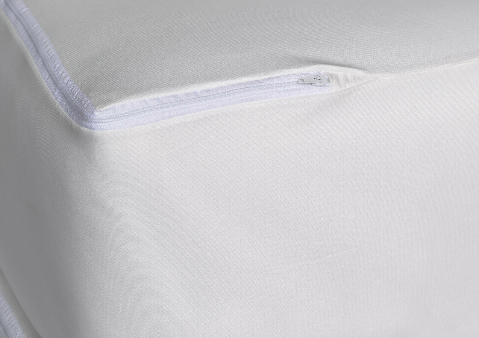 Hypoallergenic Waterproof Ultra Soft Bedbug Zippered Mattress Cover Protectors